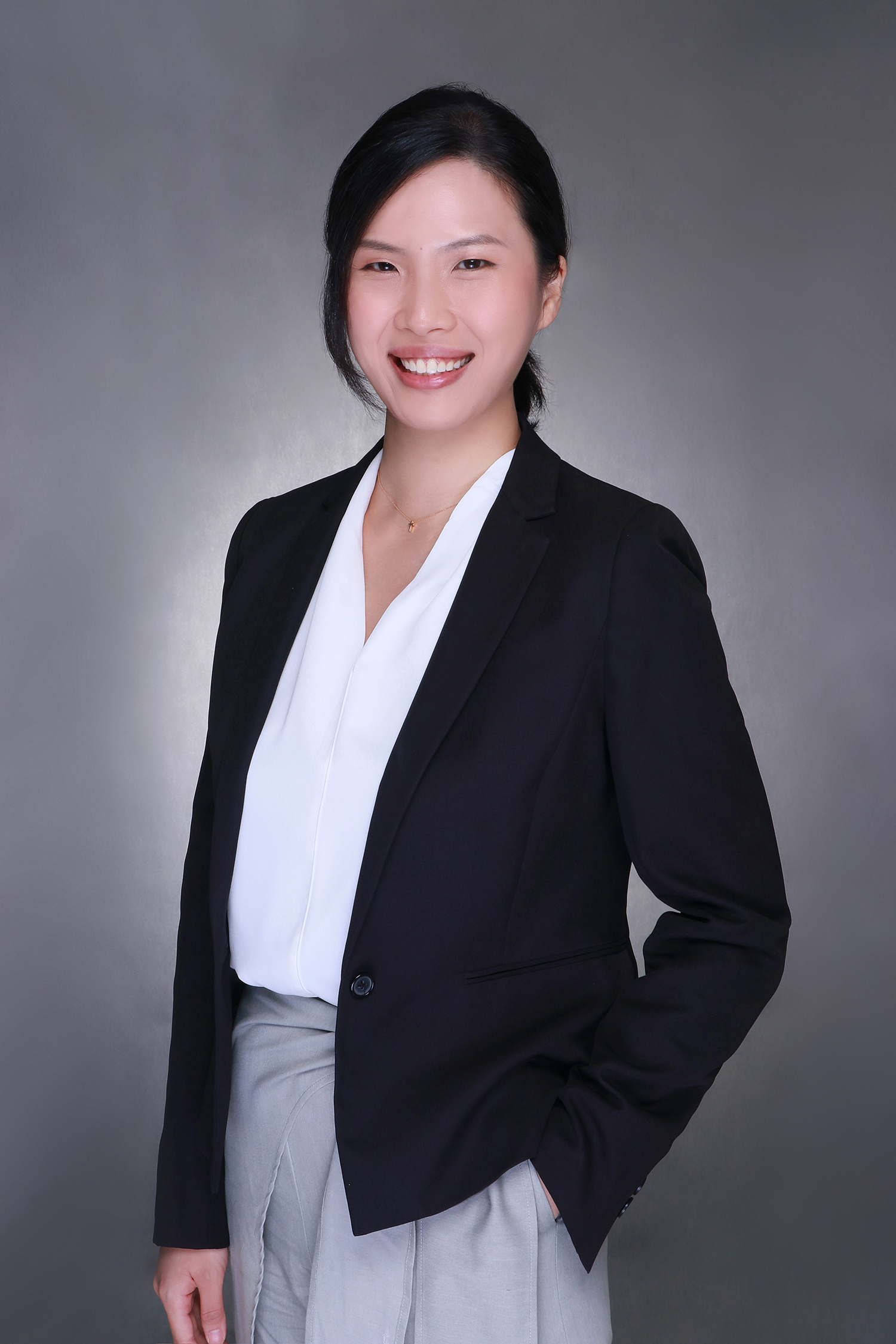 Dr Valene Phang - dental surgeon (endodontic surgery)